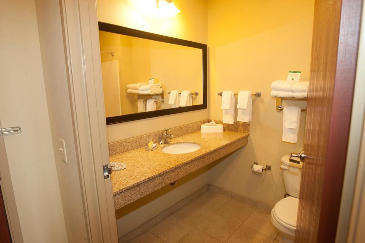 Cobblestone Inn & Suites - Carrington Exteriör bild