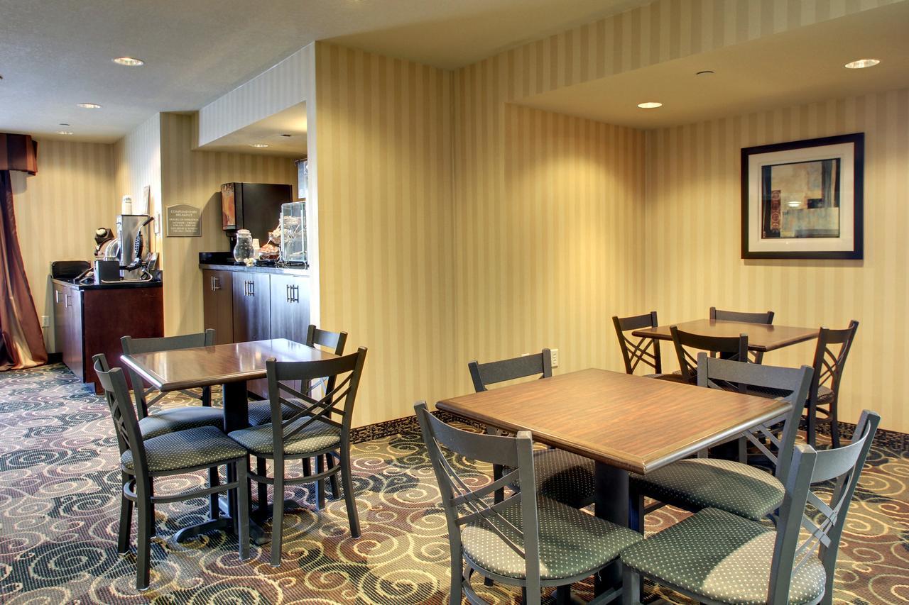 Cobblestone Inn & Suites - Carrington Exteriör bild